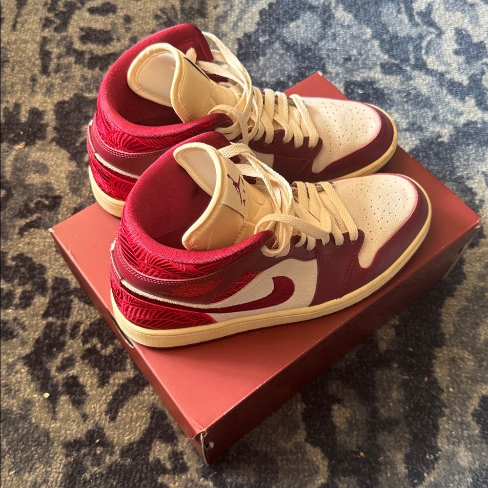 Women’s Air Jordan 1 Mid SE